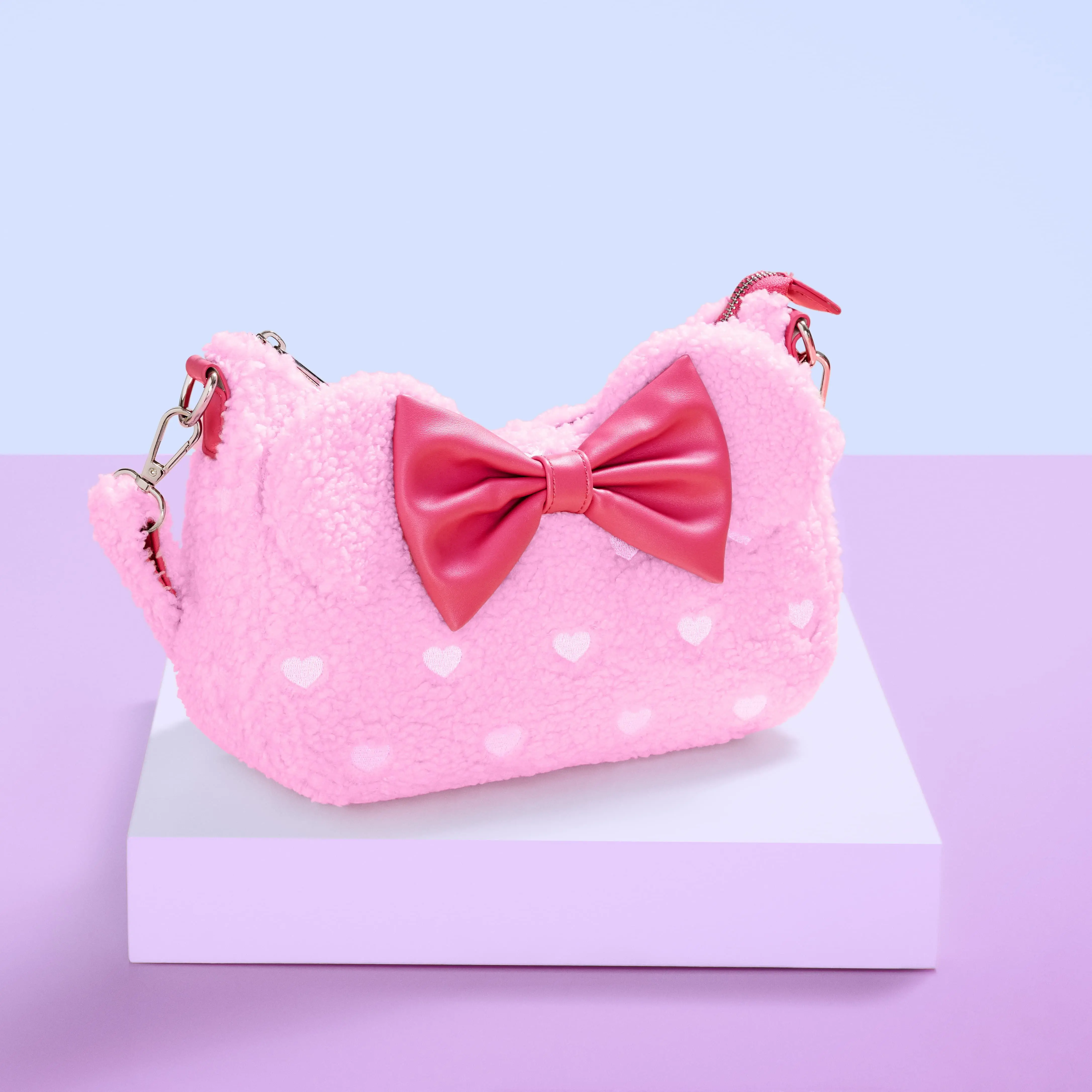 Minnie Mouse Exclusive Hearts Strawberry Scented Sherpa Crossbody Bag - Image 2